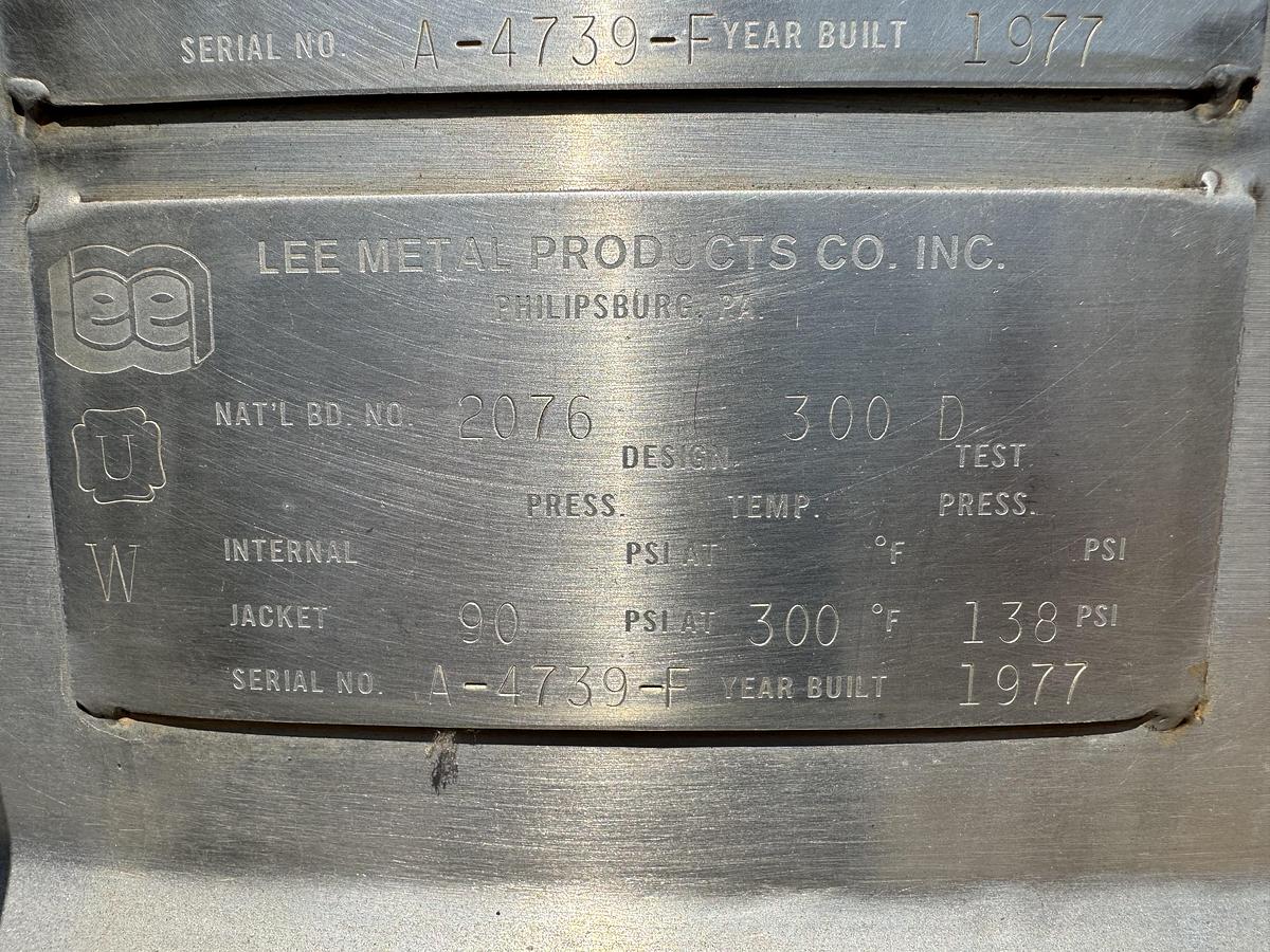 Used Lee 300 gallon tank w/ 1.5 h.p. Lightnin Mixer