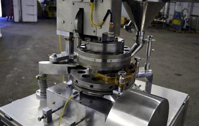 Used ECONOLINE 12D CAPPLUS TABLET PRESS, 12 STATION