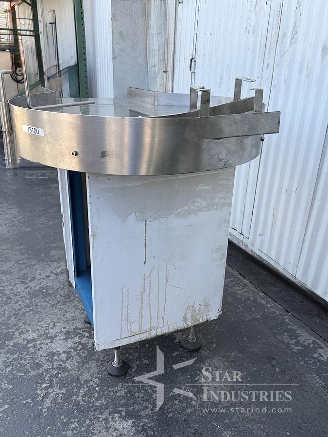 Used Accumulating Table 32'' Diameter S.S.