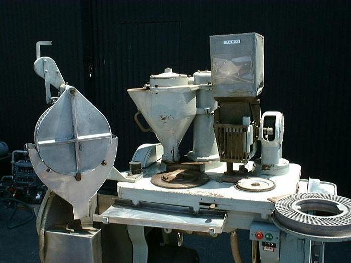 Used ELIZABETH/HATA 18 STATION TABLET PRESS      #3774