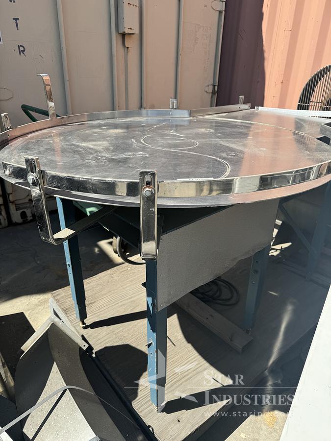 Used 42'' Accumulating Table w/ 24''discharge