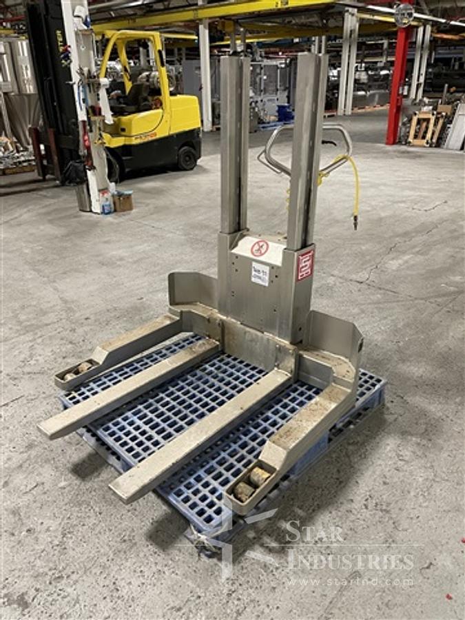 Used Robusto Pallet Lifter, Model FL350