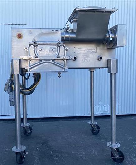 Used 550 GALLON STAINLESS TOTES FOR LIQUIDS