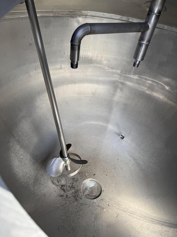 Used Lee 300 gallon tank w/ 1.5 h.p. Lightnin Mixer