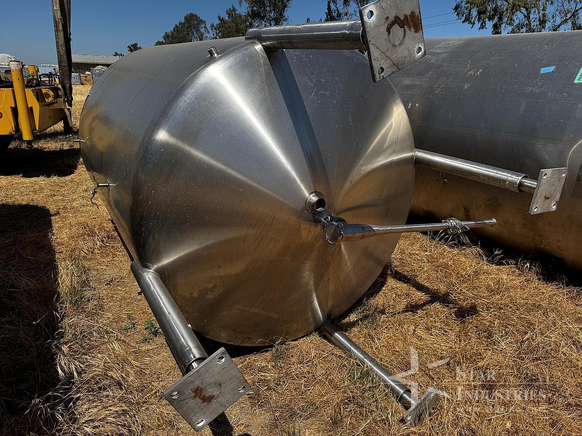 Used Tank, 1,500 Gallon, Stainless Steel, Vertical, Cherry-Burrell