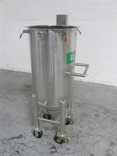 Used 30 GAL STAINLESS STEEL TANK