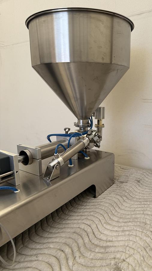 Used Pneumatic Horizontal Paste Filling Machine 