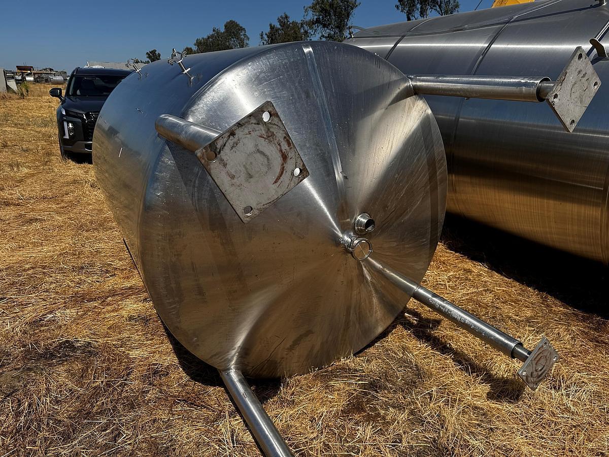 Used Tank, 1,500 Gallon, Stainless Steel, Vertical, Cherry-Burrell