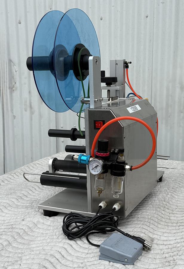 Used Pneumatic Type Flat Surface Labeling Machine