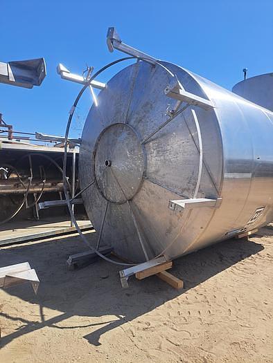 Used Tank, 6,000 Gallon, 304 Stainless Steel, 10' x 10'6", Dish Bottom