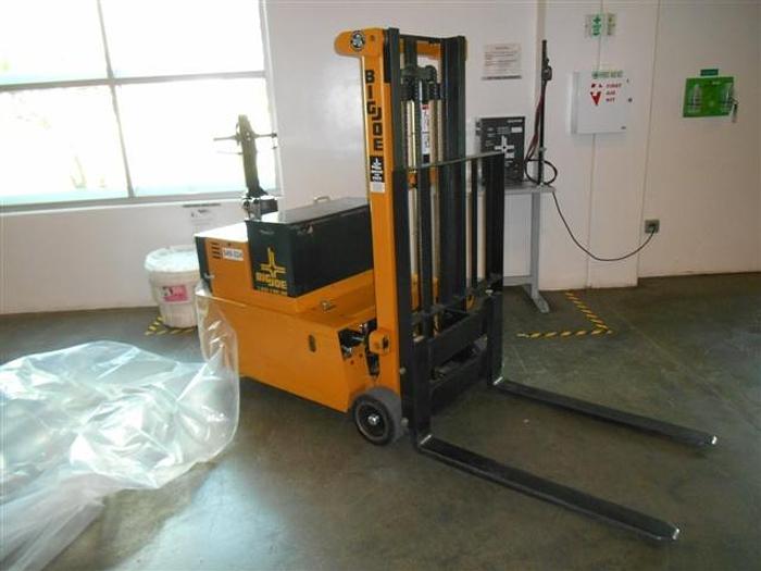 Used Big Joe Walk-behind Lift, Model PDC-30