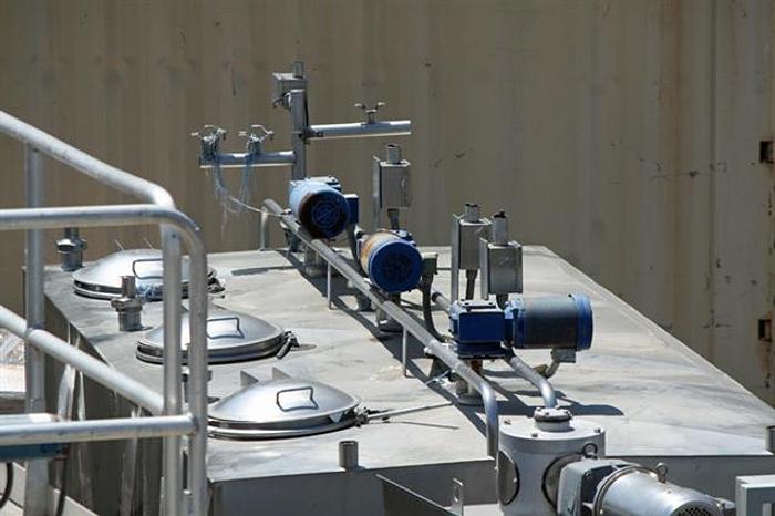 Used Mix Tank, s.s., 3 x 800 gal. compartments w/ Mixers