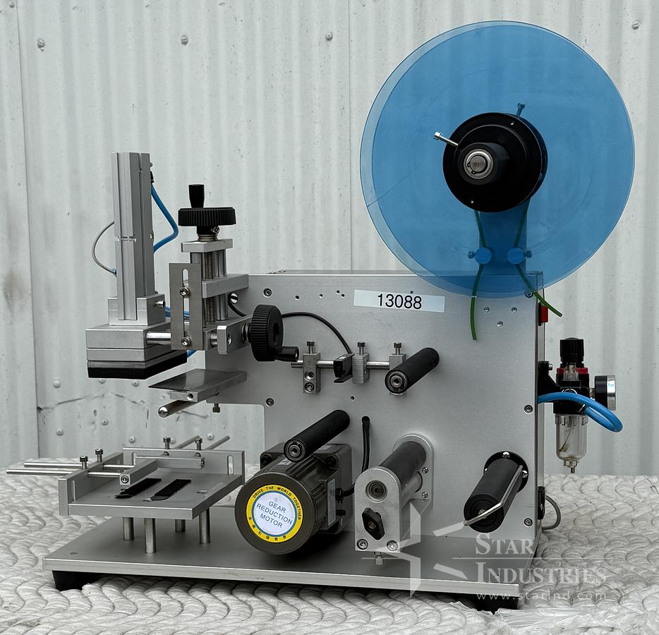 Used Pneumatic Type Flat Surface Labeling Machine