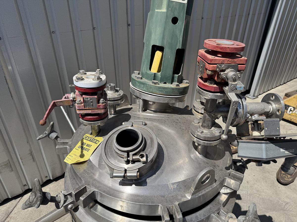 Used 30 gallon Lee Reactor w/ Lightnin Mixer