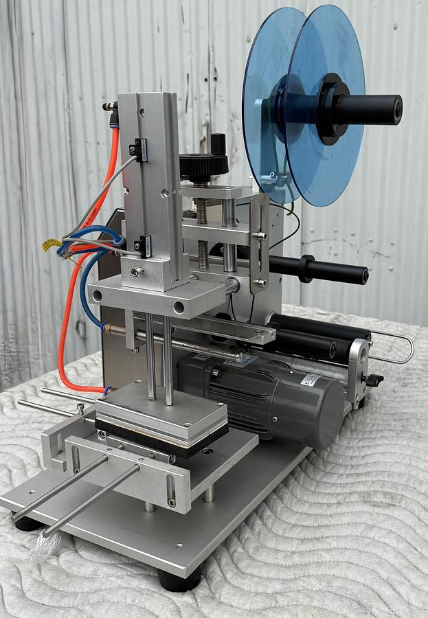 Used Pneumatic Type Flat Surface Labeling Machine