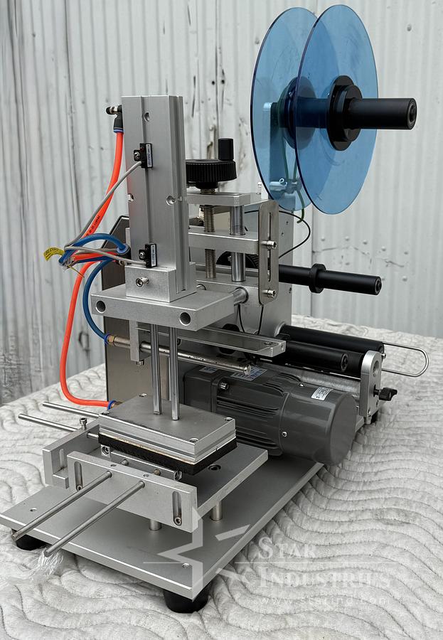Used Pneumatic Type Flat Surface Labeling Machine