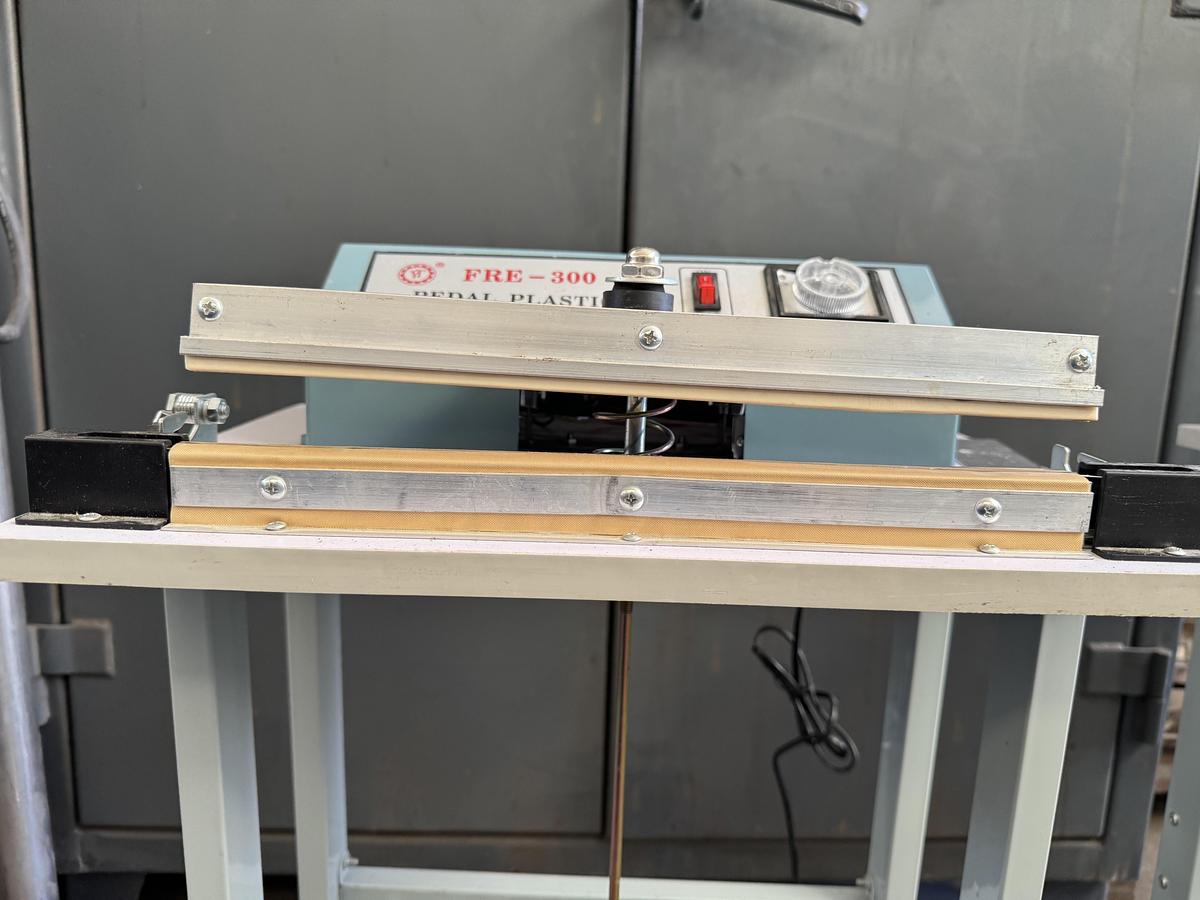 Used FRE-300 PEDAL PLASTIC SEALING MACHINE