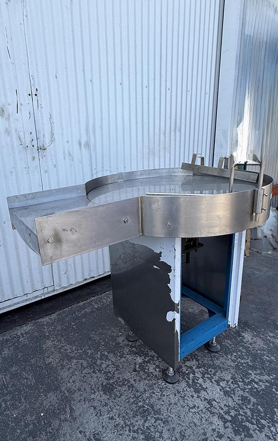 Used Accumulating Table 32'' Diameter S.S.