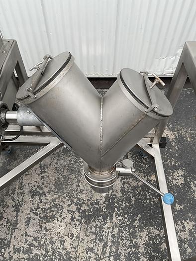 Used Used 8 Quart V- Blender s.s. w/ motor switch includes 2 Lids & valve, s.s. frame w/ wheels, 115/60/1