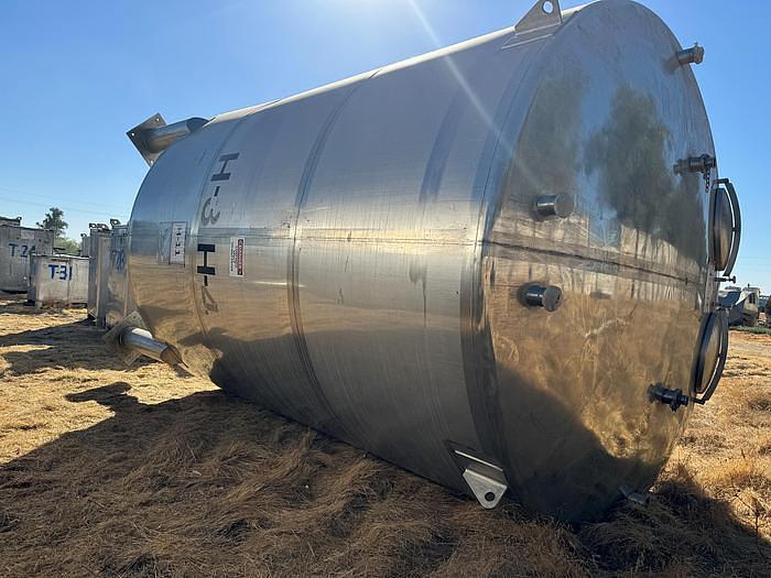 Used Tank, 6,500 Gallon, Stainless Steel, Dish Bottom, Legs, Dual
