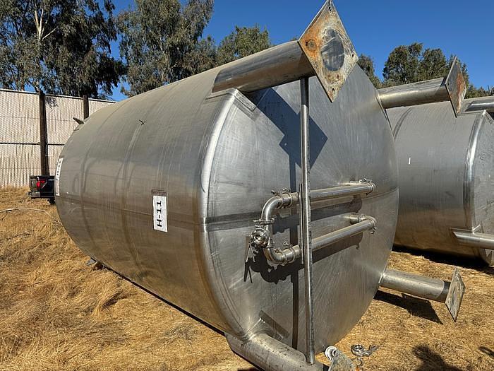 Used Tank, 6,500 Gallon, Stainless Steel, Dish Bottom, Legs, Dual