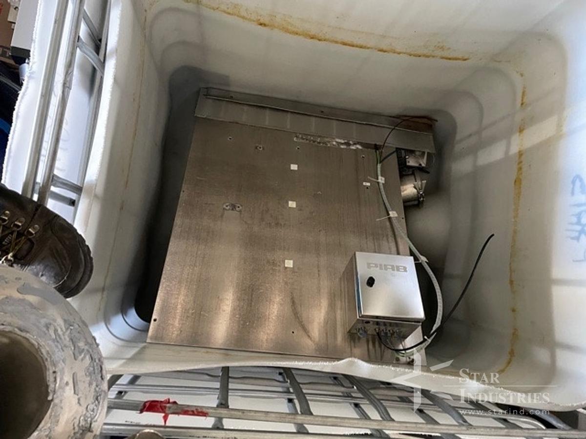 Used 30 c.f. Gemco S.S. Slant Cone Blender w/ Gemcomatic Drum Lift