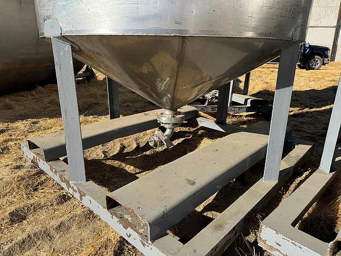 Used Tank, 750 Gallon, Stainless Steel, Cone Bottom, 4' x 8'