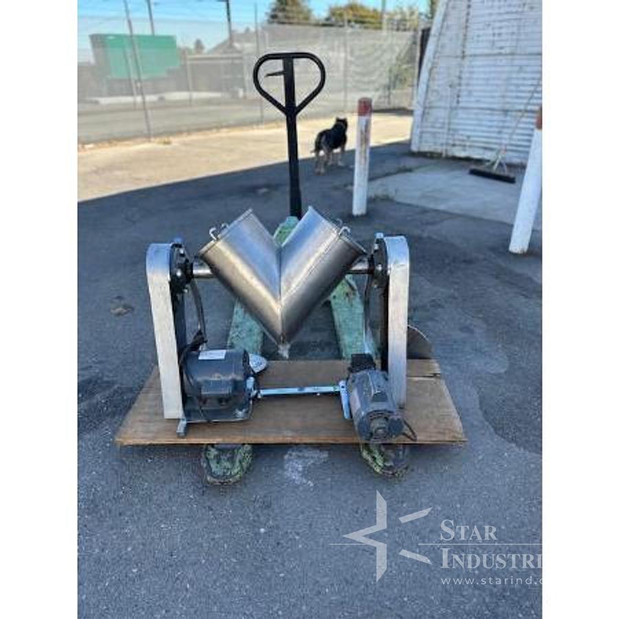 Used Patterson-Kelley 1 c.f. V-blender