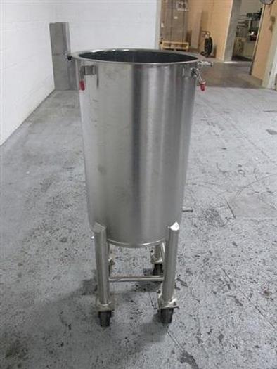 Used 30 GAL STAINLESS STEEL TANK