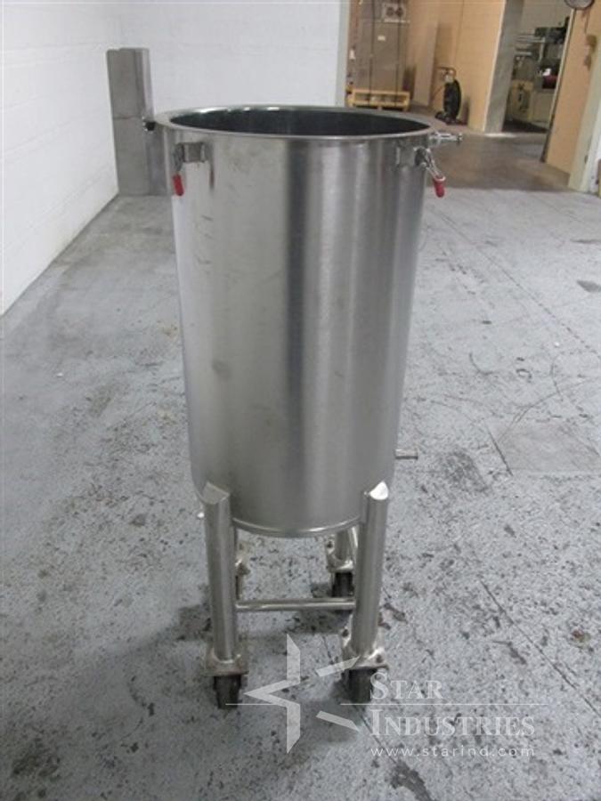 Used 30 GAL STAINLESS STEEL TANK
