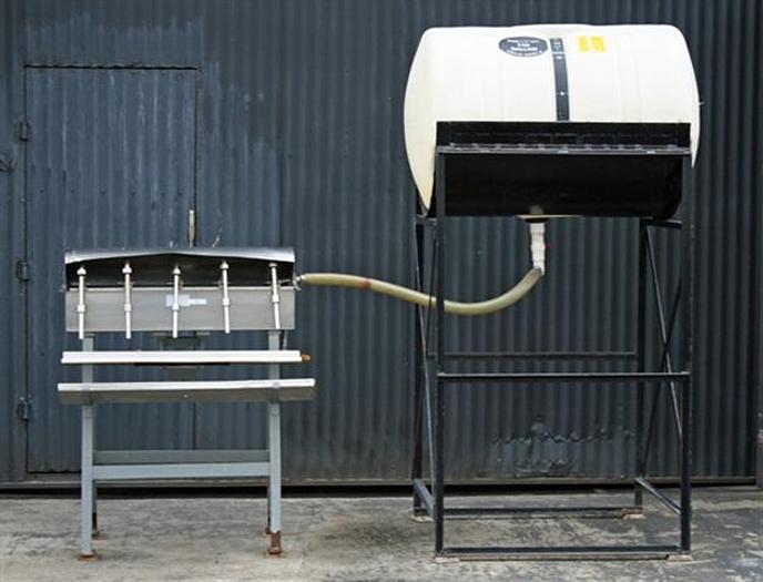 Used Gravilty Liquid Filler w/ 30 gallon plastic Tank