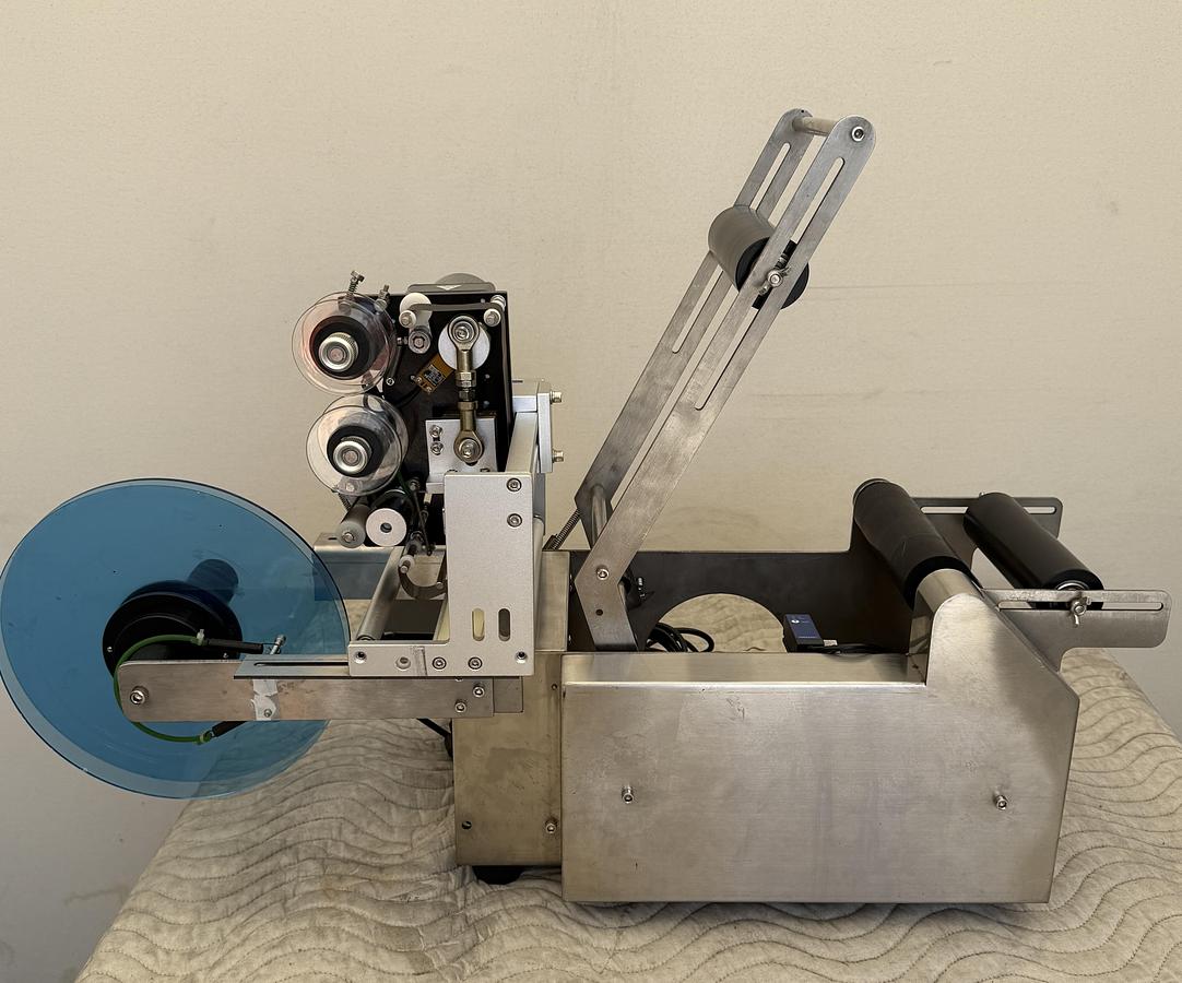 Used Semi -Automatic Labeling Machine 