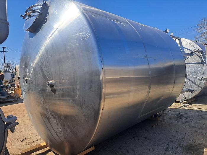 Used Tank, 6,000 Gallon, 304 Stainless Steel, 10' x 10'6", Dish Bottom