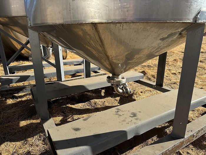 Used Tank, 750 Gallon, Stainless Steel, Cone Bottom, 4' x 8'