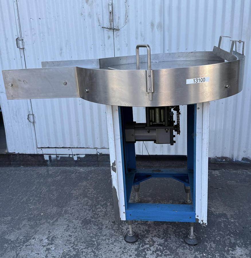 Used Accumulating Table 32'' Diameter S.S.