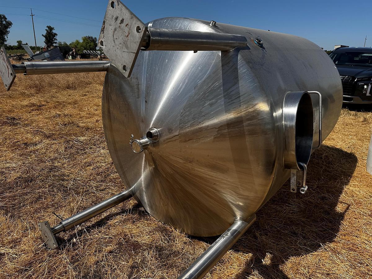 Used Tank, 1,500 Gallon, Stainless Steel, Vertical, Cherry-Burrell