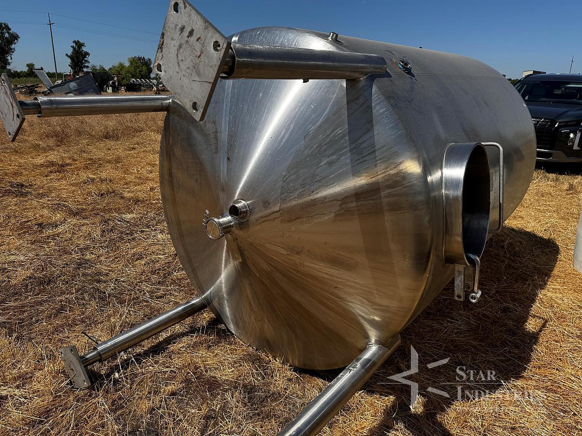 Used Tank, 1,500 Gallon, Stainless Steel, Vertical, Cherry-Burrell