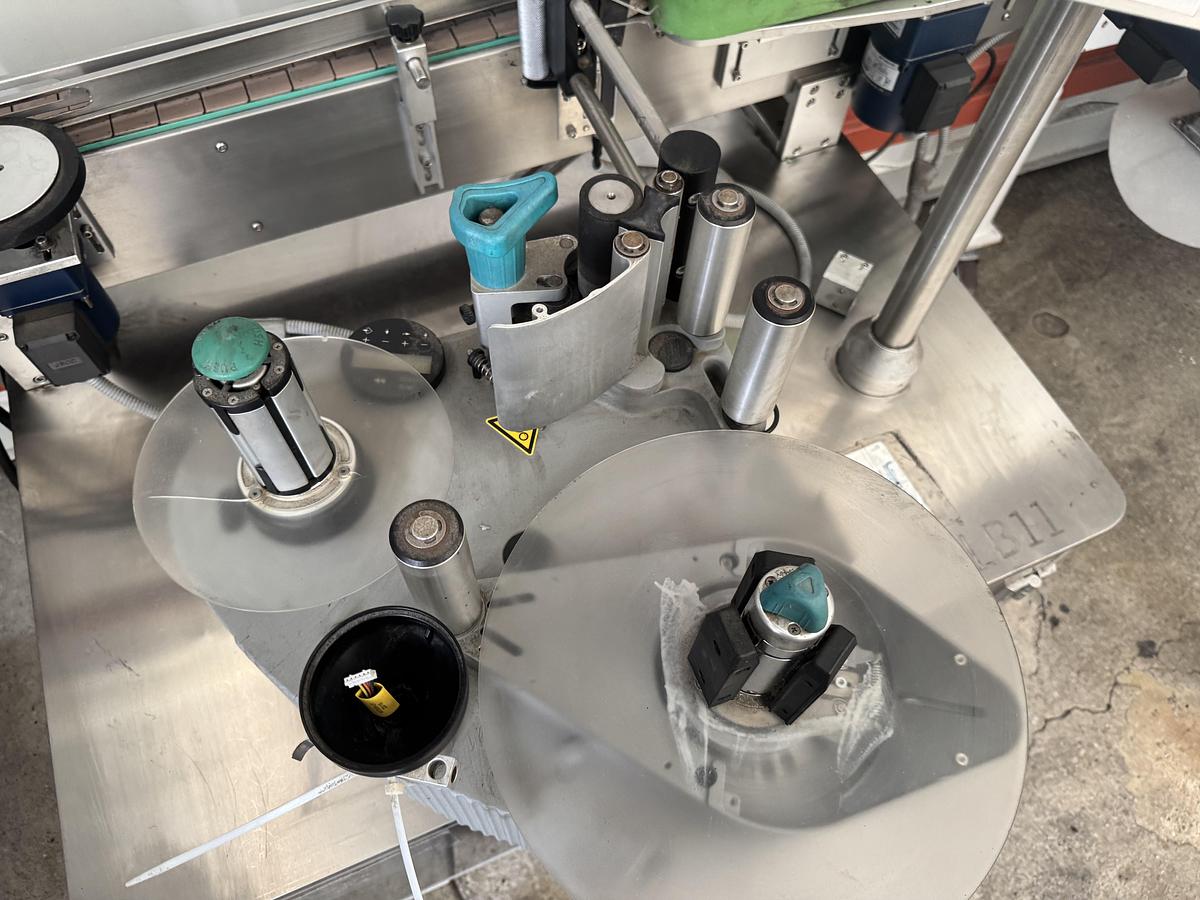 Used Labeler for round bottles, Model BLM