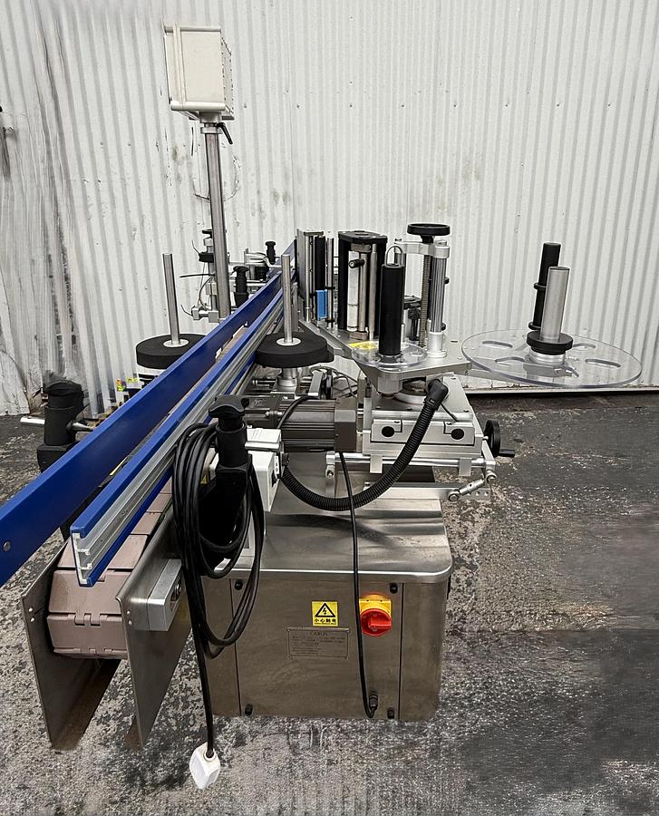Used CAWON Labeling Machine - Round Bottles 