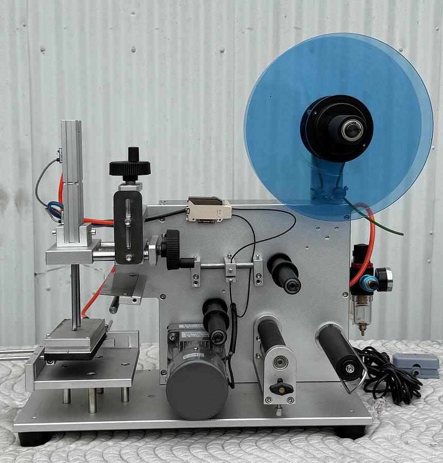 Used Pneumatic Type Flat Surface Labeling Machine