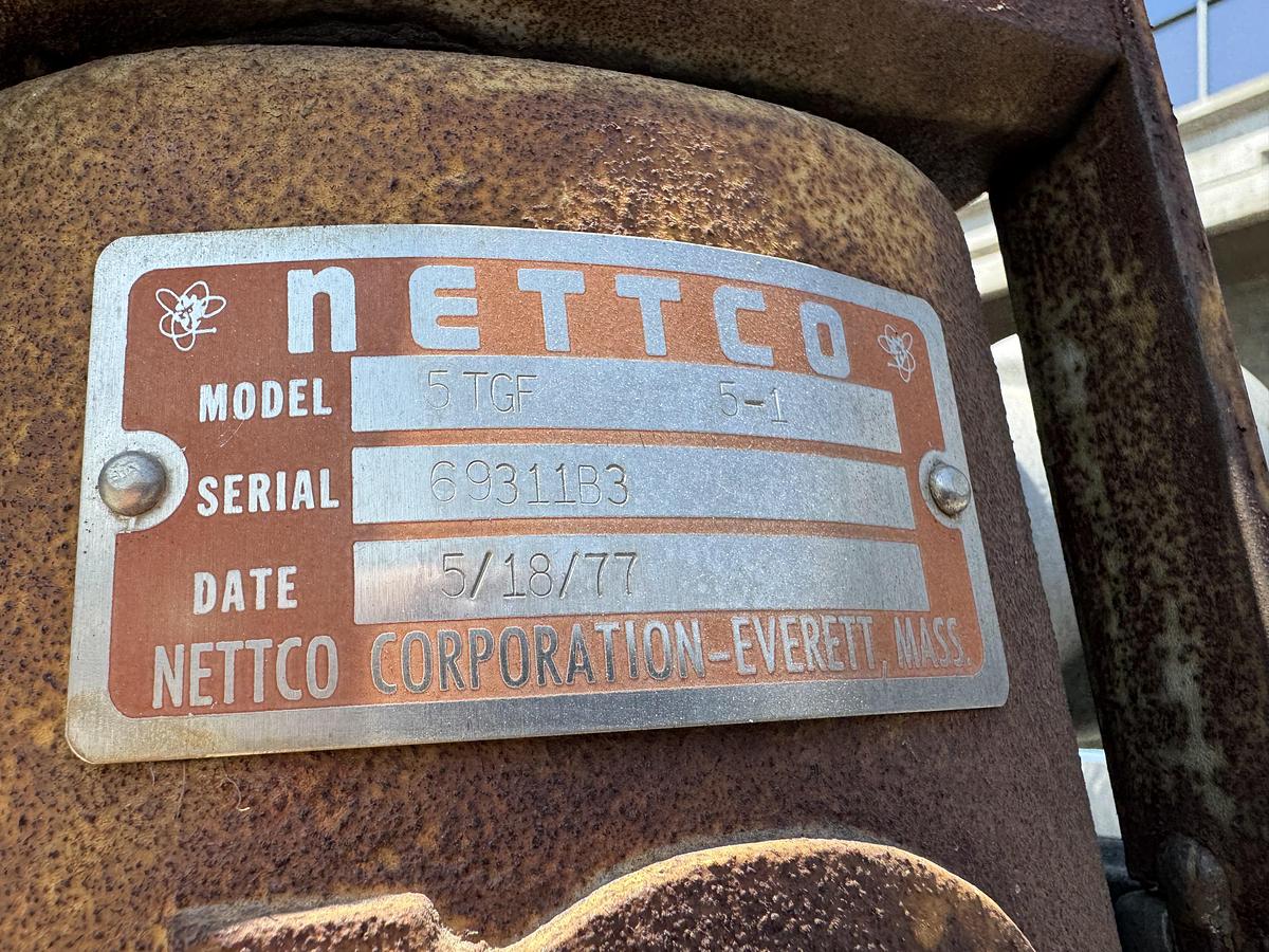 Used Lee 300 gallon tank w/ 1.5 h.p. Lightnin Mixer