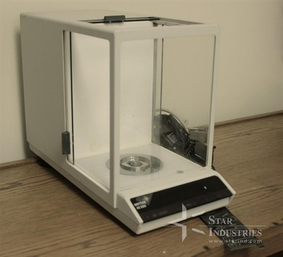 Used Mettler Toledo AE200 Analytical Balance