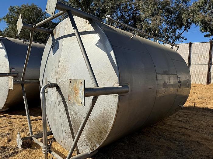 Used Tank, 6,500 Gallon, Stainless Steel, Dish Bottom, Legs