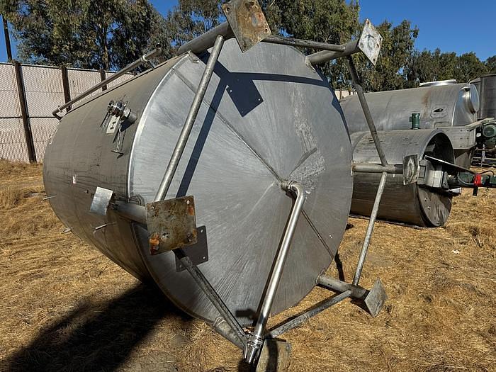 Used Tank, 6,500 Gallon, Stainless Steel, Dish Bottom, Legs