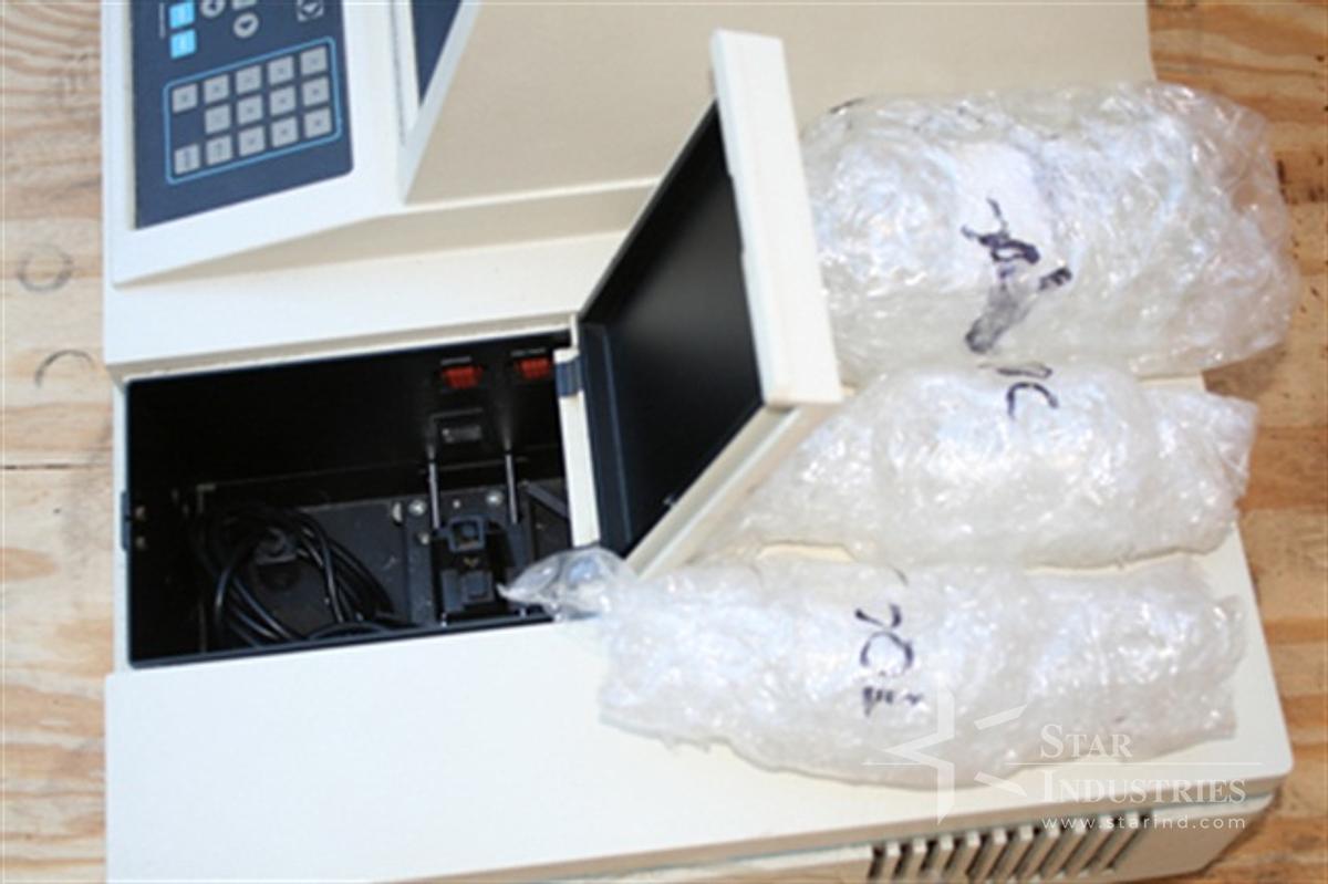 Used Beckman DU-70 Spectrophotometer