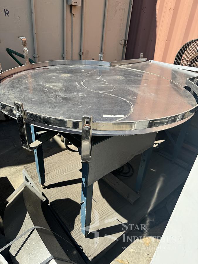 Used 42'' Accumulating Table w/ 24''discharge