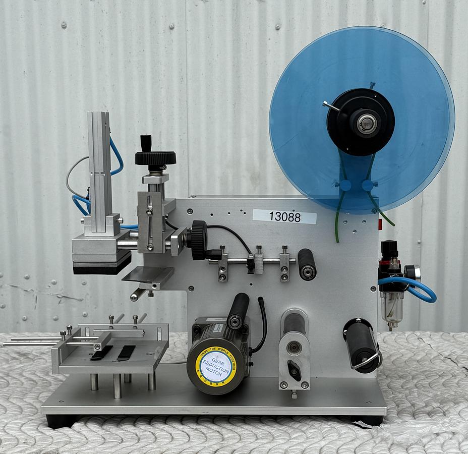 Used Pneumatic Type Flat Surface Labeling Machine