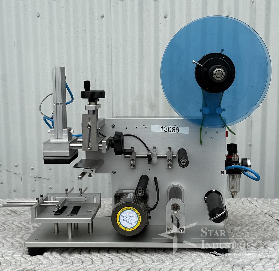 Used Pneumatic Type Flat Surface Labeling Machine