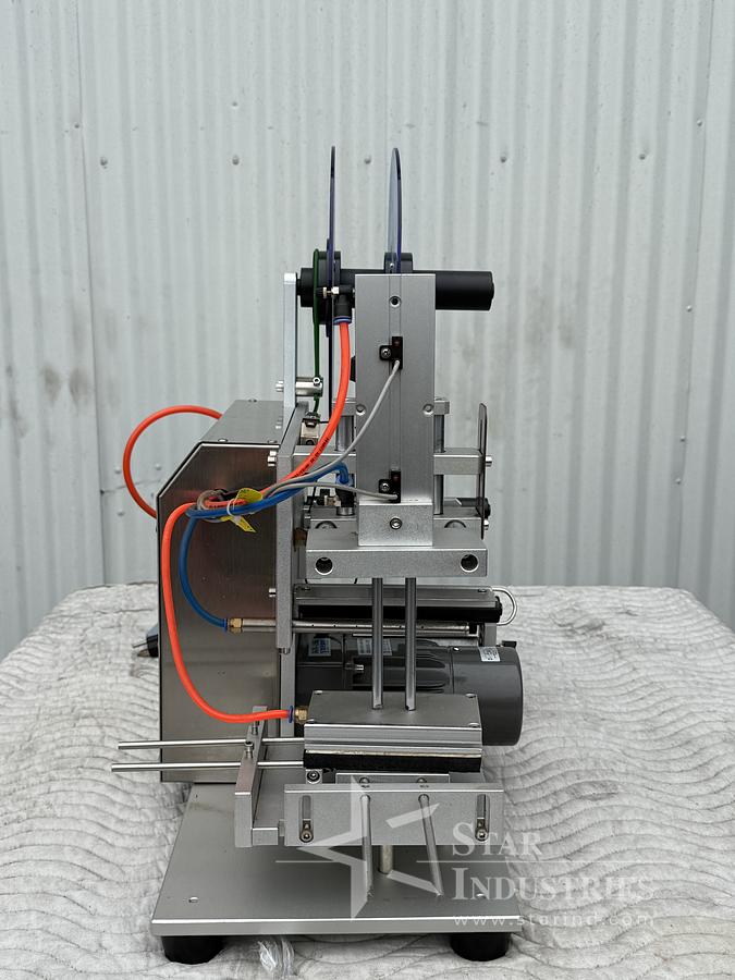Used Pneumatic Type Flat Surface Labeling Machine