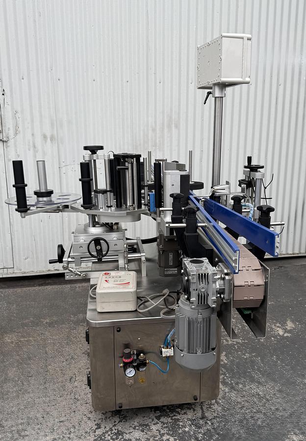 Used CAWON Labeling Machine - Round Bottles 